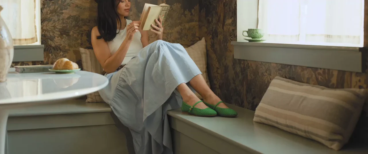 Style of a Designer Flat. Comfort of a Slipper.